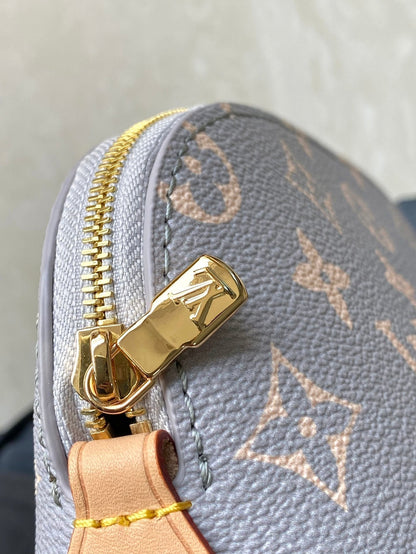 POCHETTE COSM_TIQUE PM 19 IN GRAY CREAM MONOGRAM TRIANON CANVAS