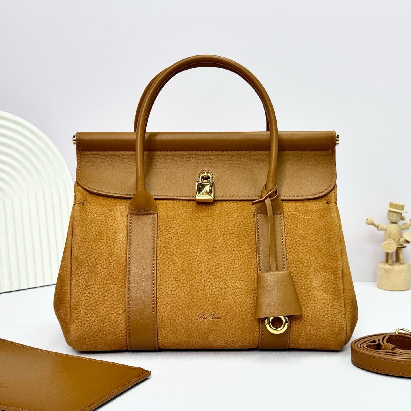 LP Loom L25 Light Brown Cowhide Sheepskin 282176