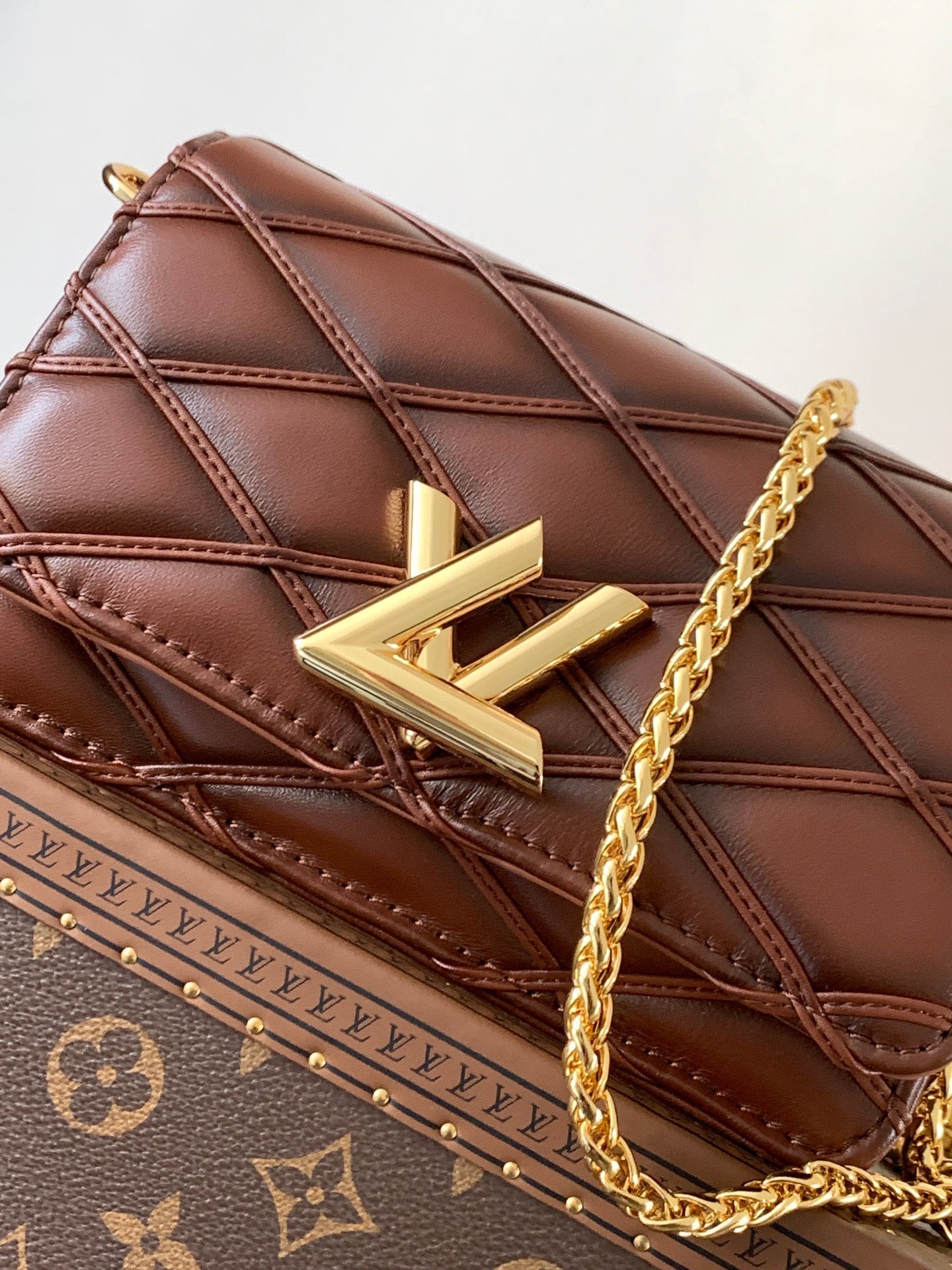LV WOC Go-14 20cm Brown Sheepskin GHW