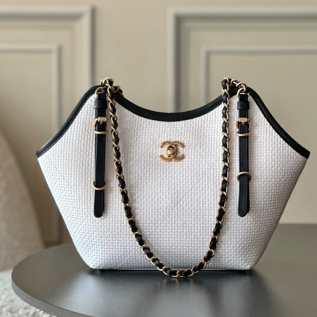 Chanel 2025 Maxi Hobo Bag 31cm White Straw Leather 320856